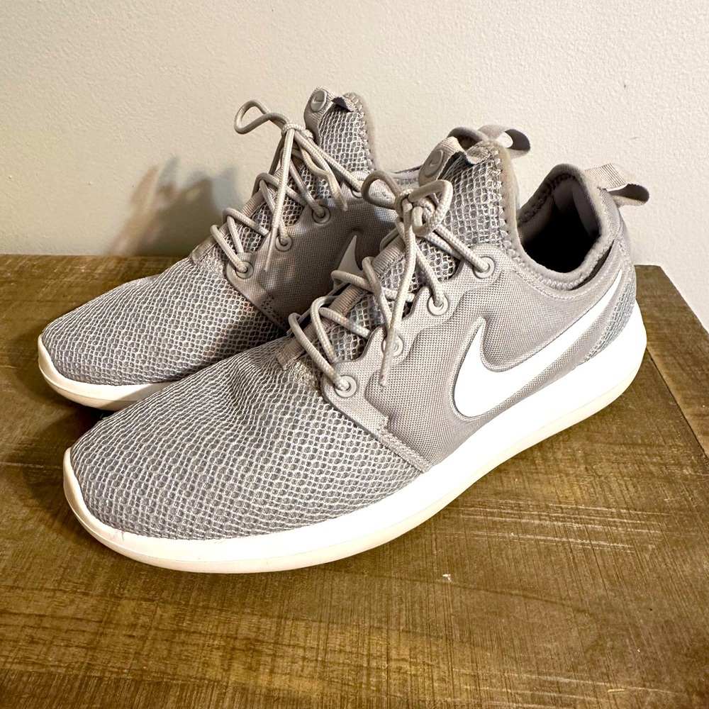 Nike Tennis Shoes